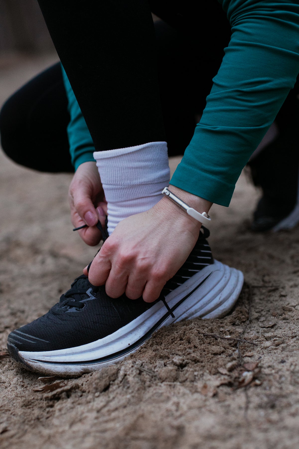Schuhwerk, Schuh, Sneaker, Armreif, Person