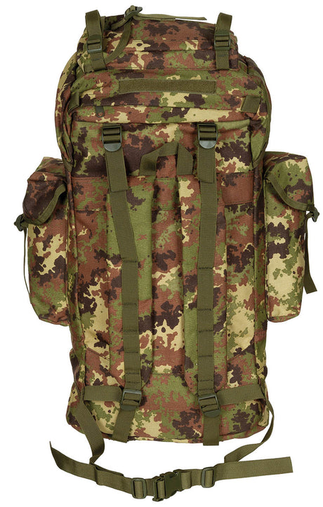 BW Kampfrucksack 65 l mit Seitentaschen in Vegetato-Tarnmuster, Rückansicht