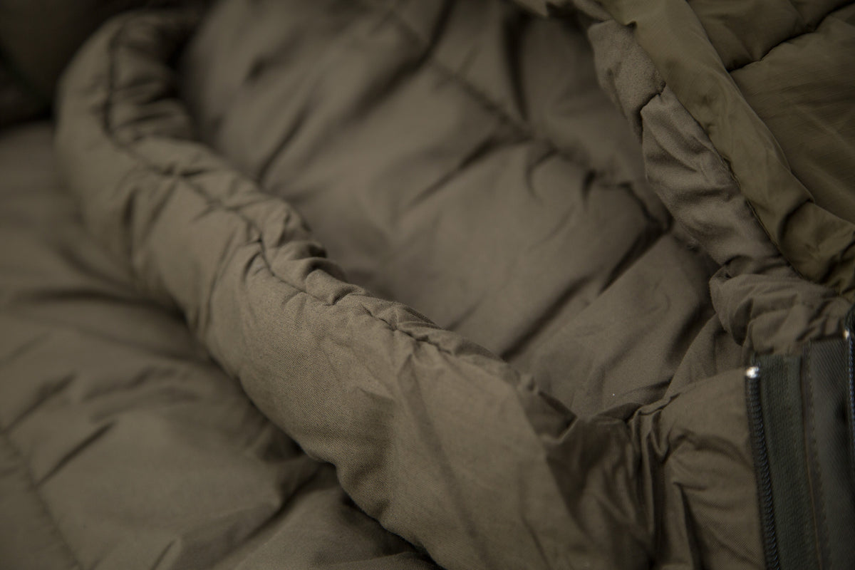 Bekleidung, Mantel, Jacke, Mobiliar, Person