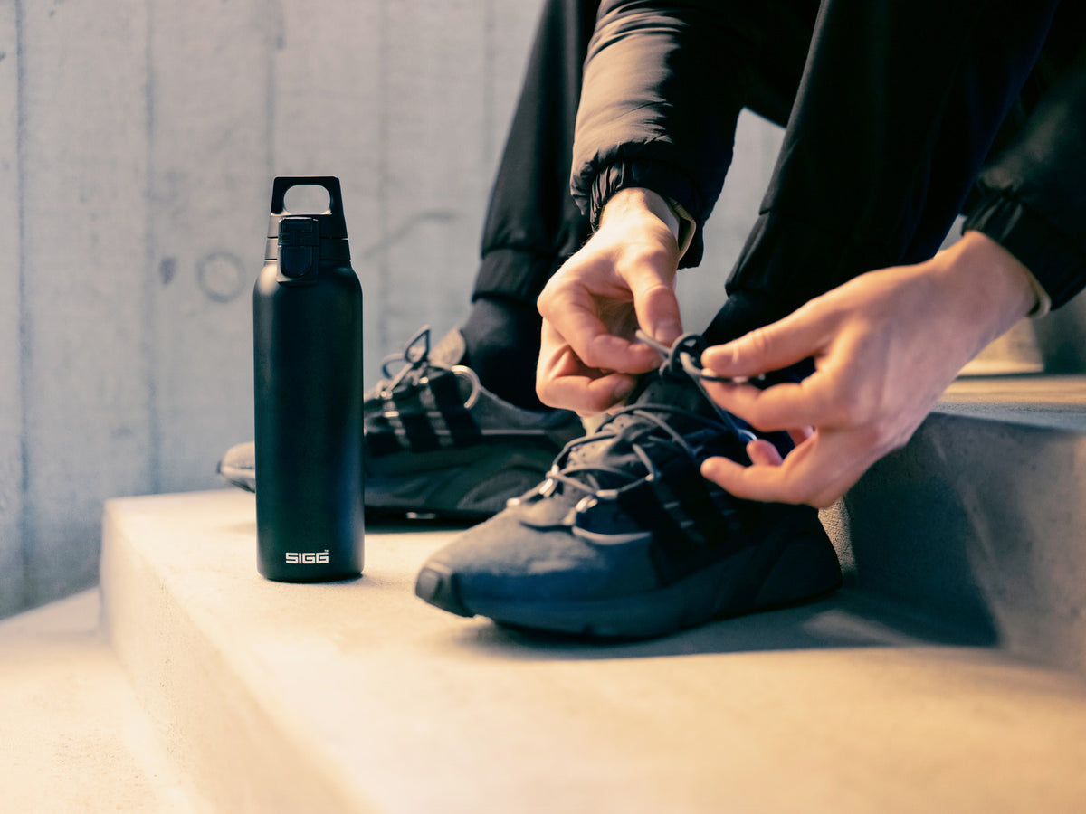 Schuhwerk, Schuh, Sneaker, Finger, Person