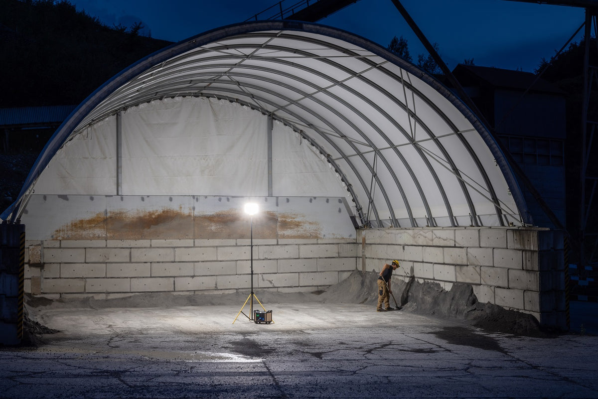 Hangar, Helm, Person, Unterschlupf, Schuh