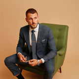 Person, Sitzen, Formelle Kleidung, Anzug, Blazer