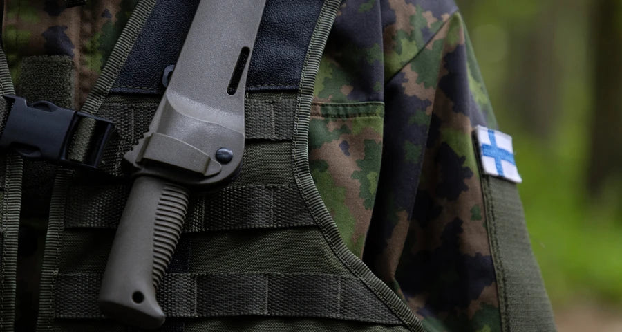 Peltonen Knives - M95 Ranger Puukko schwarz, PTFE Teflon, Kydexscheide (orange)