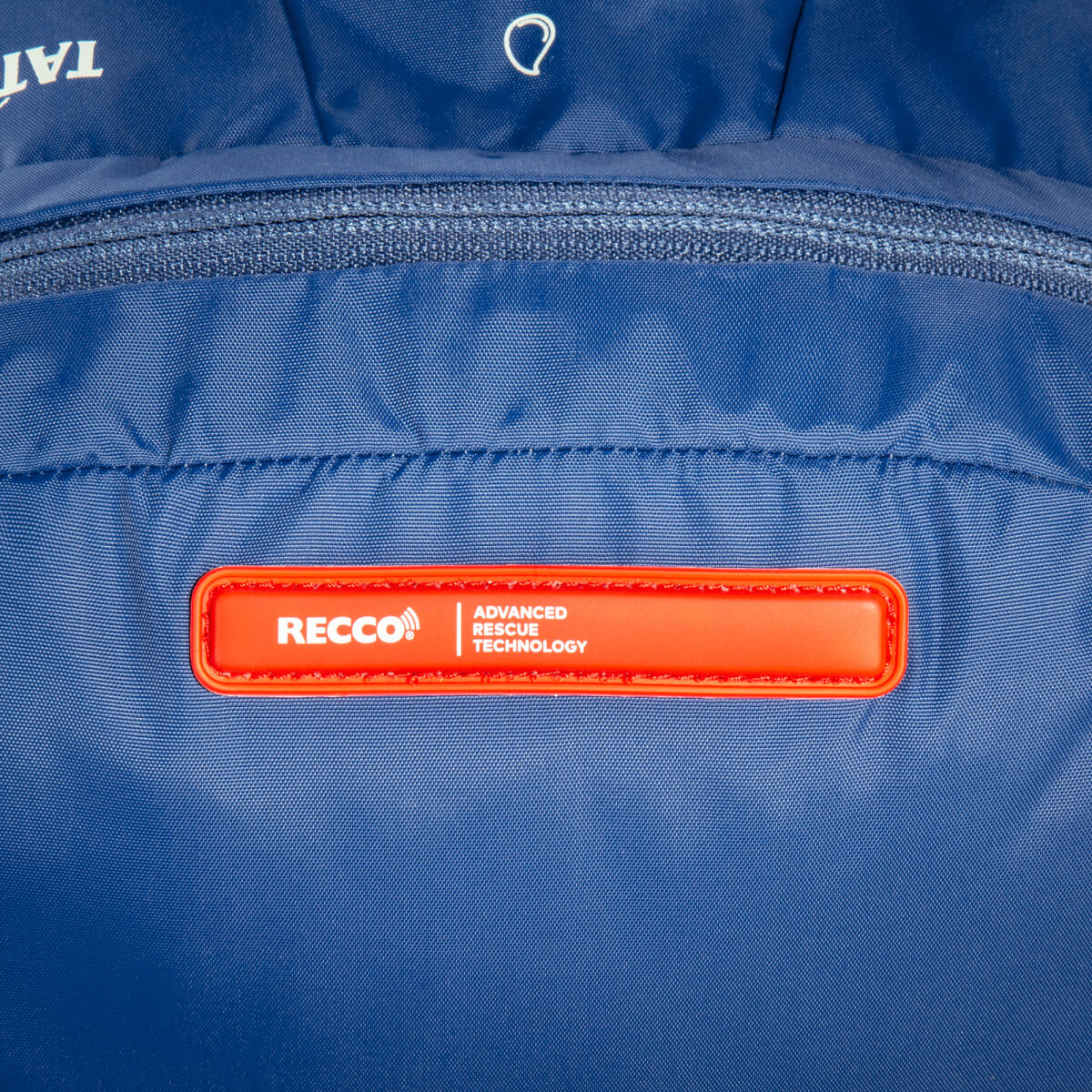 Rucksack, blau, Reißverschluss, rotes Etikett, RECCO