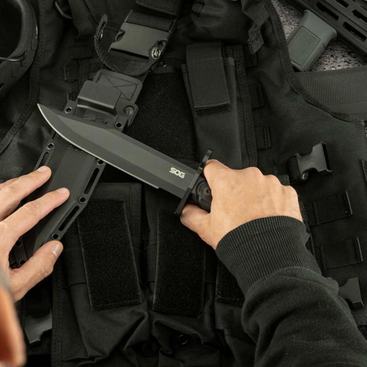 SOG - BAR15C Clip Point Bajonett (schwarz)
